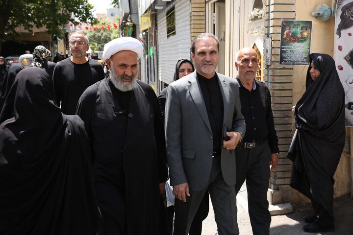 بازدید جمعی از نمایندگان مجلس از منزل رهبر شهید انقلاب در مشهد