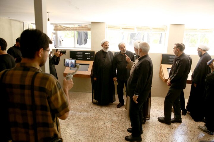 بازدید جمعی از نمایندگان مجلس از منزل رهبر شهید انقلاب در مشهد