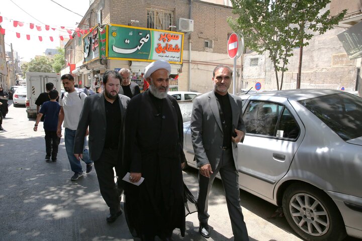 بازدید جمعی از نمایندگان مجلس از منزل رهبر شهید انقلاب در مشهد