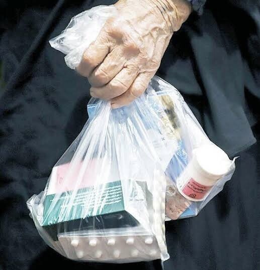 پیشنهاد کمیسیون بهداشت درباره اختصاص ۱۸۰ همت به بیمهها برای جلوگیری از فشار افزایش قیمت دارو بر مردم/ اصلاح قیمت دارو بدون تأمین منابع بیمهای، فشار را به مردم منتقل میکند