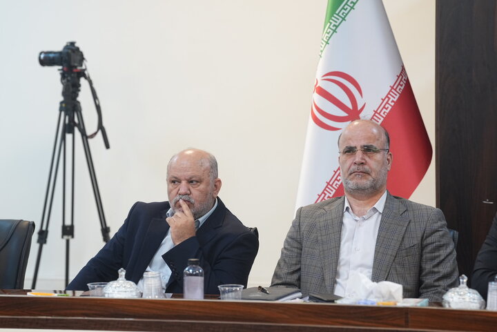 جلسه کمیسیون شوراها با موضوع تبدیل آرا تخریب بنای غیرمجاز
