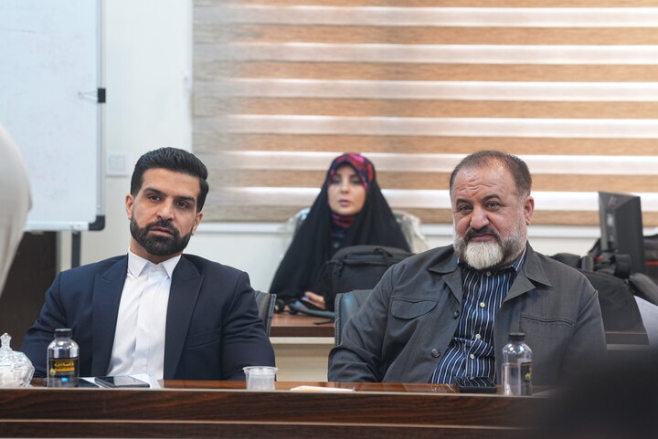 جلسه کمیسیون شوراها با موضوع تبدیل آرا تخریب بنای غیرمجاز