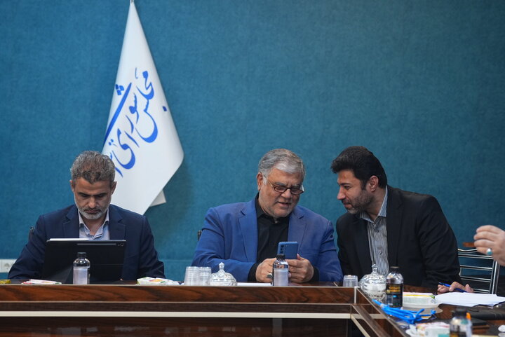 جلسه کمیسیون شوراها با موضوع تبدیل آرا تخریب بنای غیرمجاز