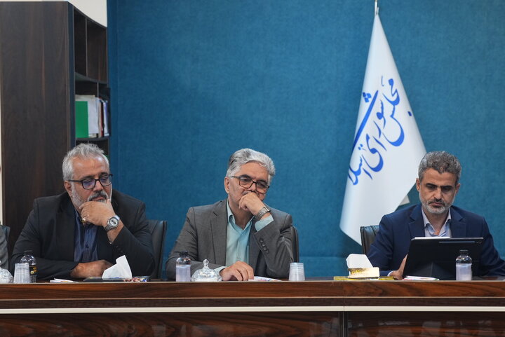 جلسه کمیسیون شوراها با موضوع تبدیل آرا تخریب بنای غیرمجاز