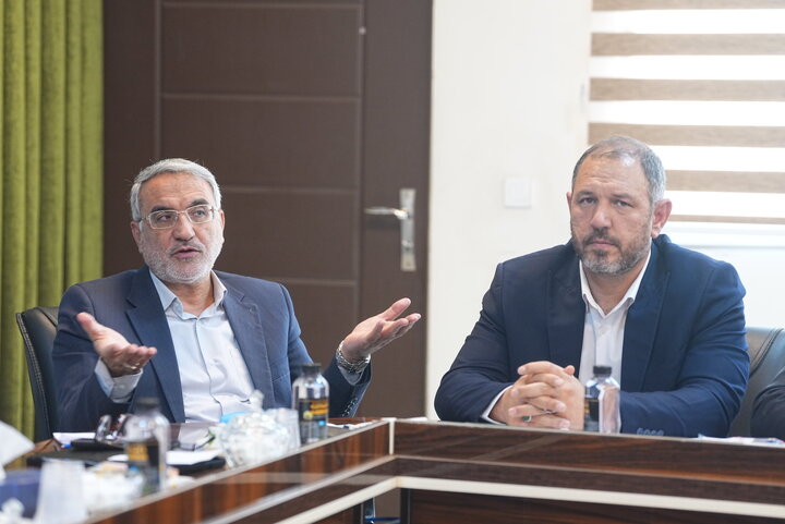 جلسه کمیسیون شوراها با موضوع تبدیل آرا تخریب بنای غیرمجاز