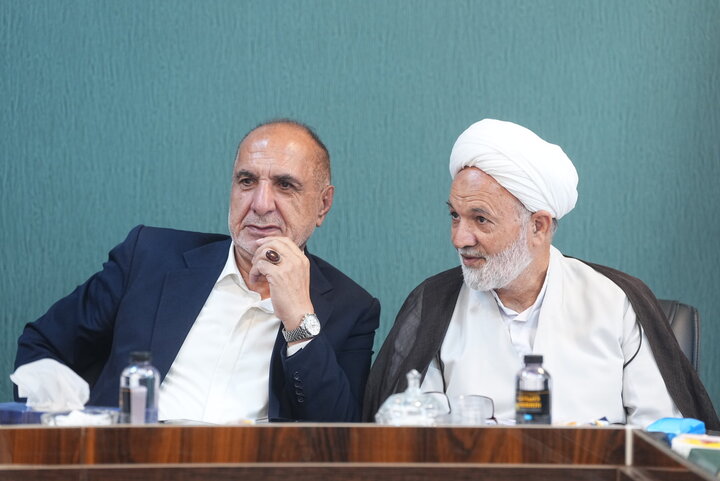 جلسه کمیسیون شوراها با موضوع تبدیل آرا تخریب بنای غیرمجاز