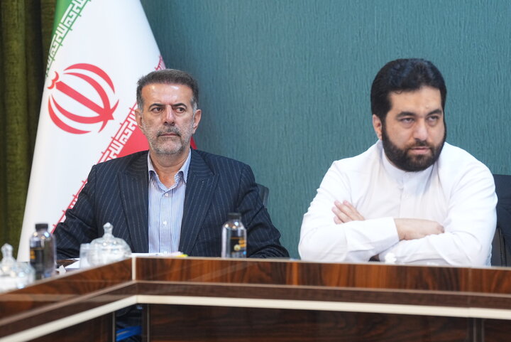 جلسه کمیسیون شوراها با موضوع تبدیل آرا تخریب بنای غیرمجاز