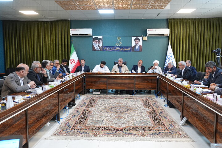 جلسه کمیسیون شوراها با موضوع تبدیل آرا تخریب بنای غیرمجاز