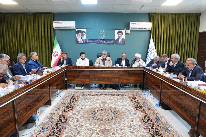 جلسه کمیسیون شوراها با موضوع تبدیل آرا تخریب بنای غیرمجاز