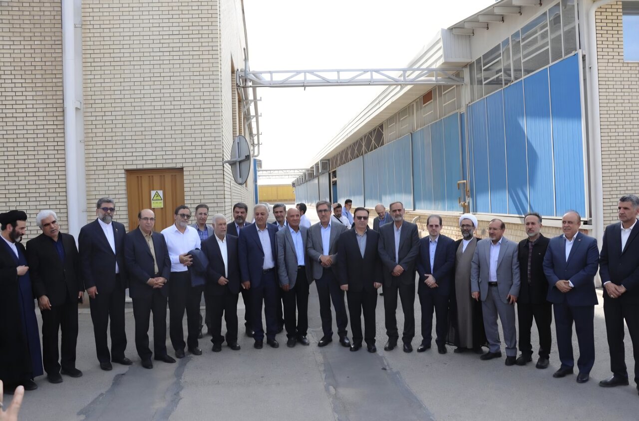 بازدید اعضای کمیسیون صنایع از مراکز صنعتی و معدنی استان قزوین