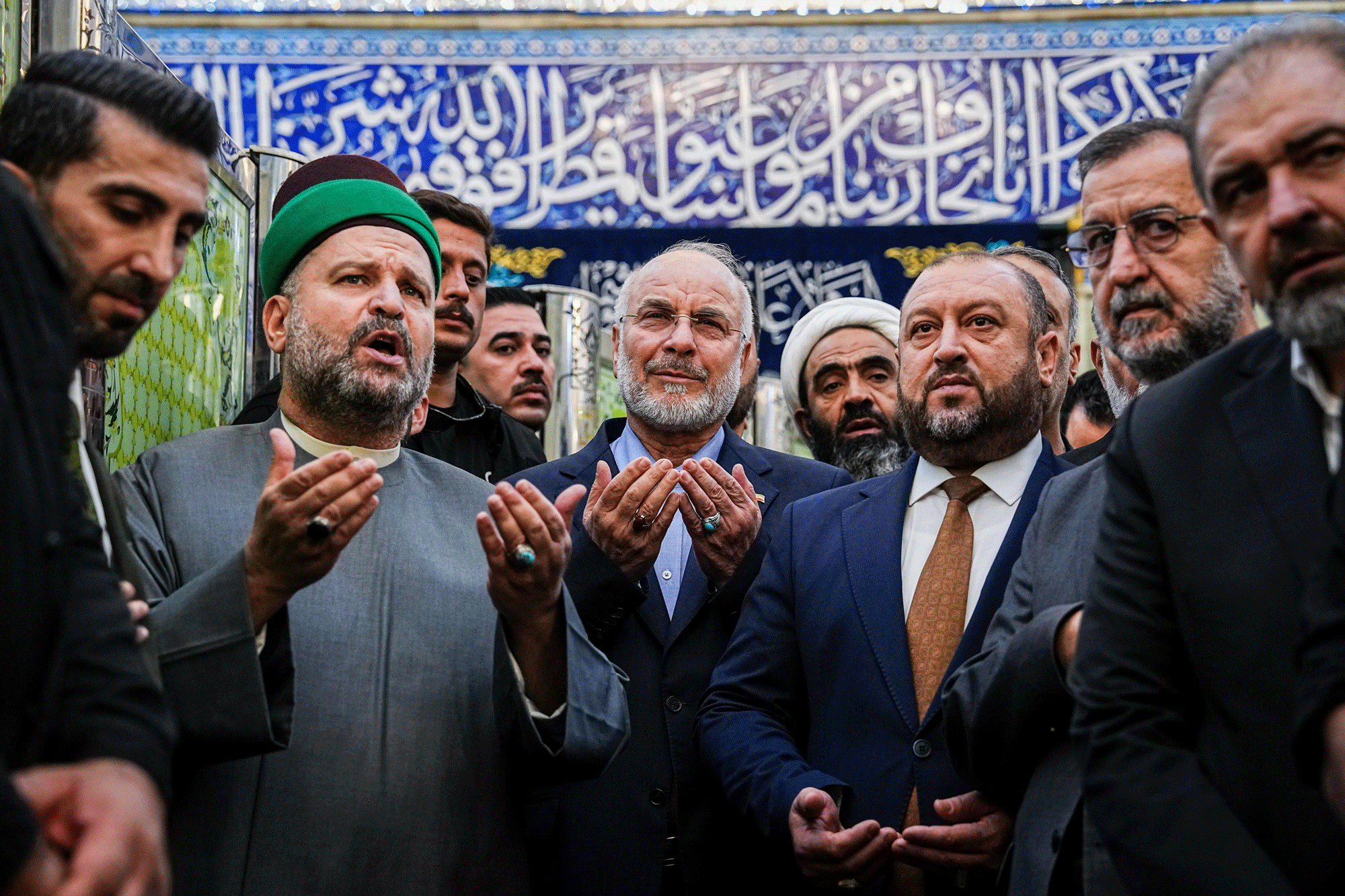 زیارت حرم حضرت ابالفضل العباس علیه‌السلام توسط دکتر قالیباف - کربلای معلی