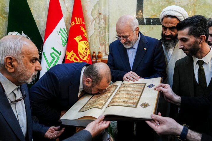 زیارت حرم حضرت ابالفضل العباس علیه‌السلام توسط دکتر قالیباف - کربلای معلی