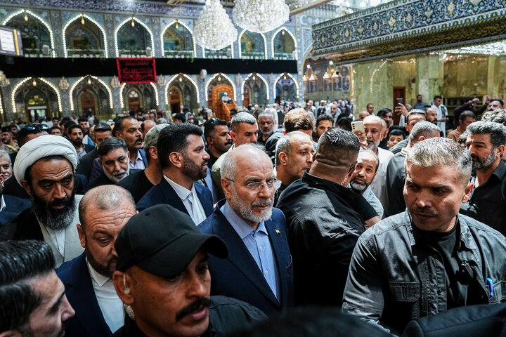 زیارت حرم حضرت ابالفضل العباس علیه‌السلام توسط دکتر قالیباف - کربلای معلی