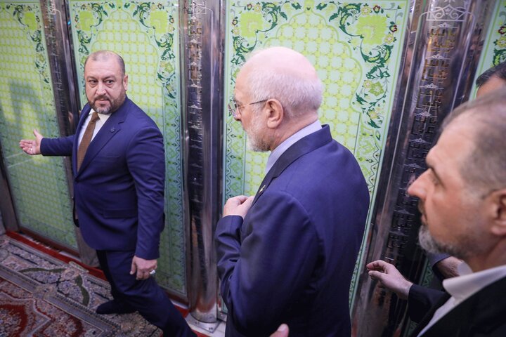 زیارت حرم حضرت ابالفضل العباس علیه‌السلام توسط دکتر قالیباف - کربلای معلی