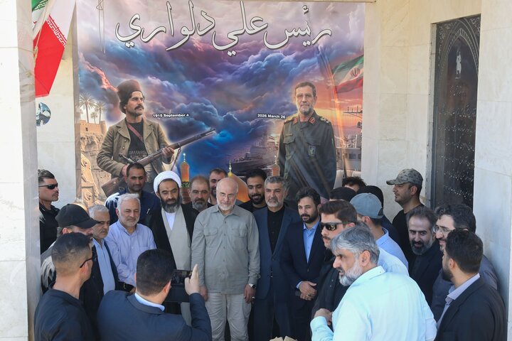 حضور دکتر قالیباف بر سر مزار رئیسعلی دلواری - نجف اشرف