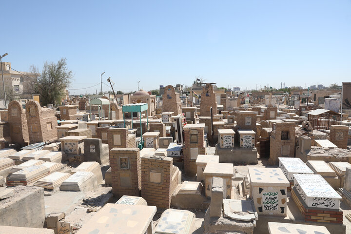 حضور دکتر قالیباف بر سر مزار رئیسعلی دلواری - نجف اشرف
