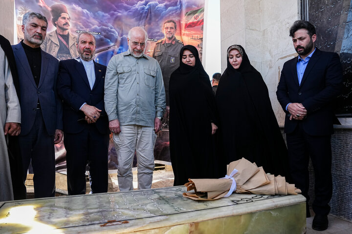 حضور دکتر قالیباف بر سر مزار رئیسعلی دلواری