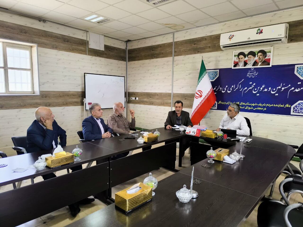 پیگیری معینی در خصوص تأمین تجهیزات و نیروی انسانی بیمارستان ثامن‌الحجج(ع) آران و بیدگل