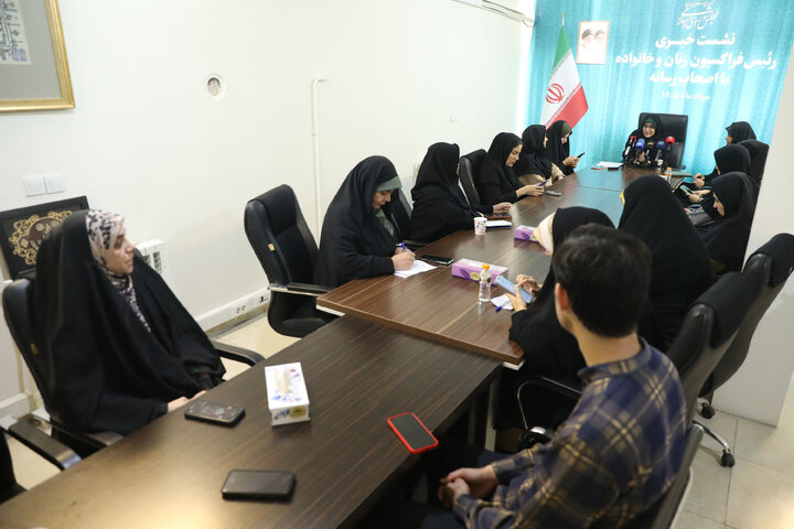 نشست خبری خدادادی رئیس فراکسیون زنان و خانواده مجلس با اصحاب رسانه