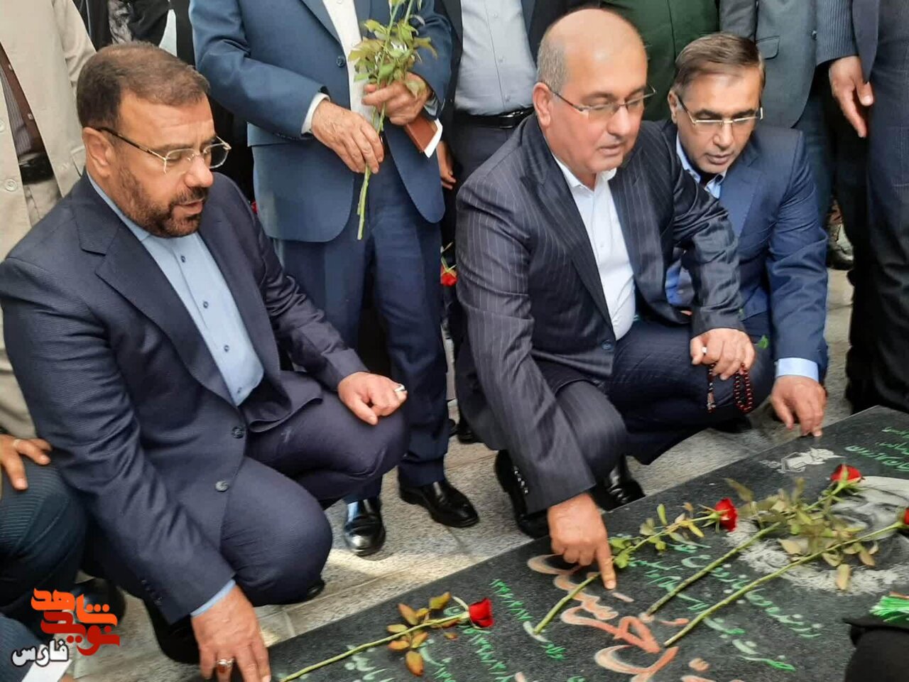 استاندار فارس به دعوت دهقان ناصر آبادی برای پیگیری پروژه‌ها به میدان آمد/ از کلنگ‌زنی پروژه عمرانی تا پیگیری طرح‌های نیمه‌تمام؛ کازرون در مسیر توسعه