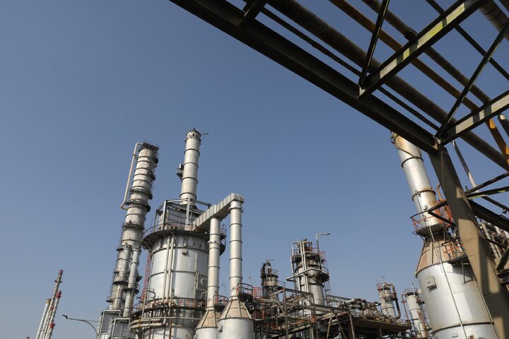بازدید کمیسیون اجتماعی از پالایشگاه شرکت نفت ایرانول و شرکت نفت پاسارگاد
