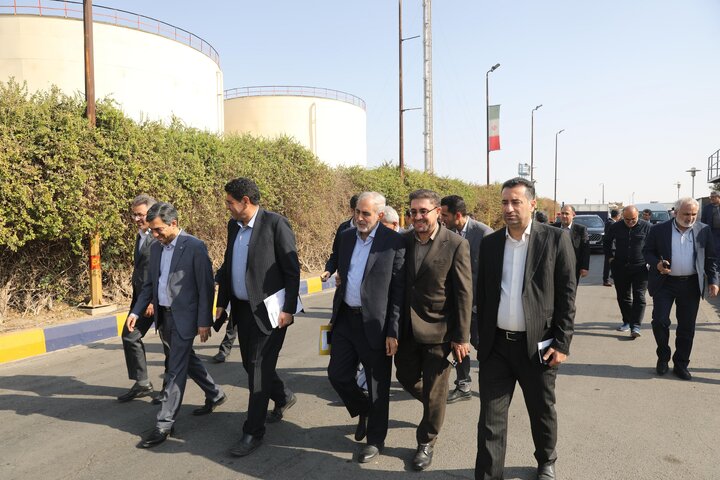 بازدید کمیسیون اجتماعی از پالایشگاه شرکت نفت ایرانول و شرکت نفت پاسارگاد