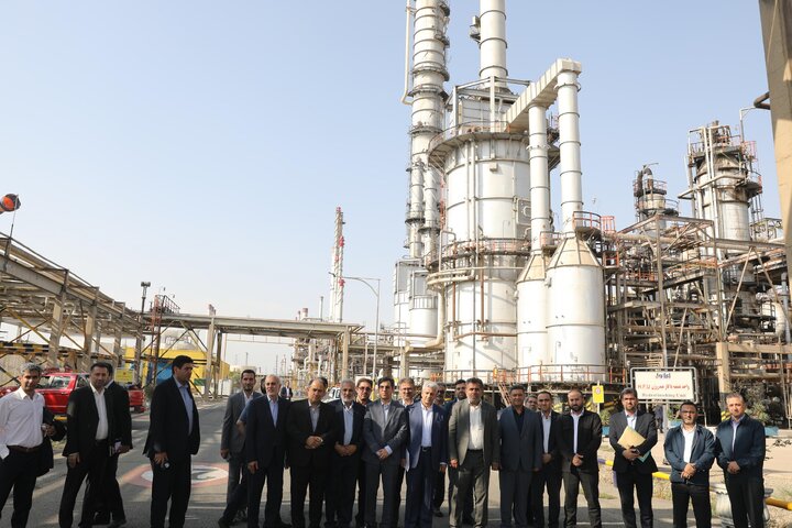 بازدید کمیسیون اجتماعی از پالایشگاه شرکت نفت ایرانول و شرکت نفت پاسارگاد