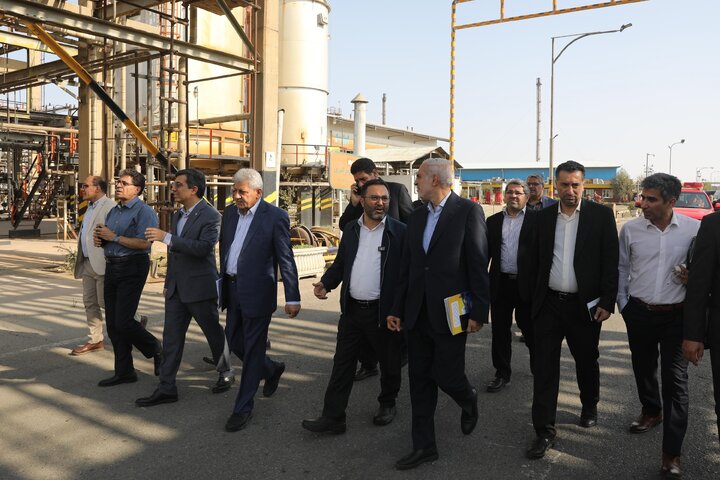 بازدید کمیسیون اجتماعی از پالایشگاه شرکت نفت ایرانول و شرکت نفت پاسارگاد