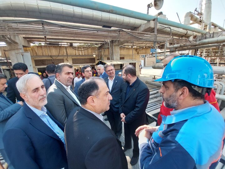 بازدید کمیسیون اجتماعی از پالایشگاه شرکت نفت ایرانول و شرکت نفت پاسارگاد