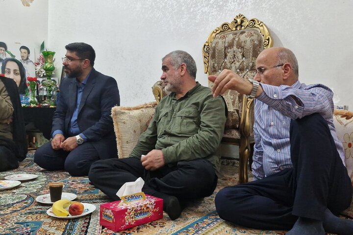 دیدار نایب رئیس مجلس با خانواده شهید زهرا اسدی‌نژاد