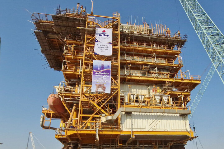 آغاز عملیات بارگیری و حمل سکوی مسکونی Q۴ میدان نفتی رشادت با حضور نایب‌رئیس مجلس