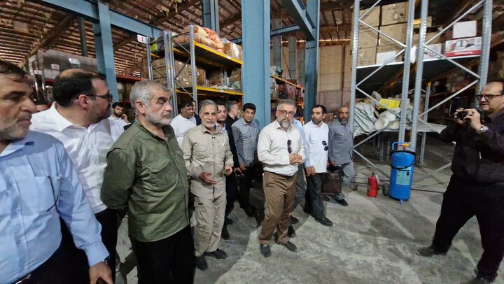 بازدید نایب‌رئیس مجلس از انبارهای تملیکی بوشهر