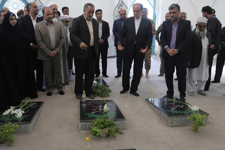 حضور نایب رئیس مجلس در گلزار مطهر شهدای گمنام شهرستان سر بیشه
