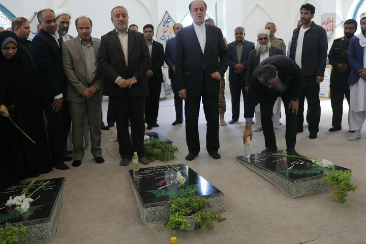 حضور نایب رئیس مجلس در گلزار مطهر شهدای گمنام شهرستان سر بیشه
