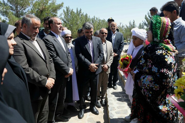 حضور نایب رئیس مجلس در گلزار مطهر شهدای گمنام شهرستان سر بیشه