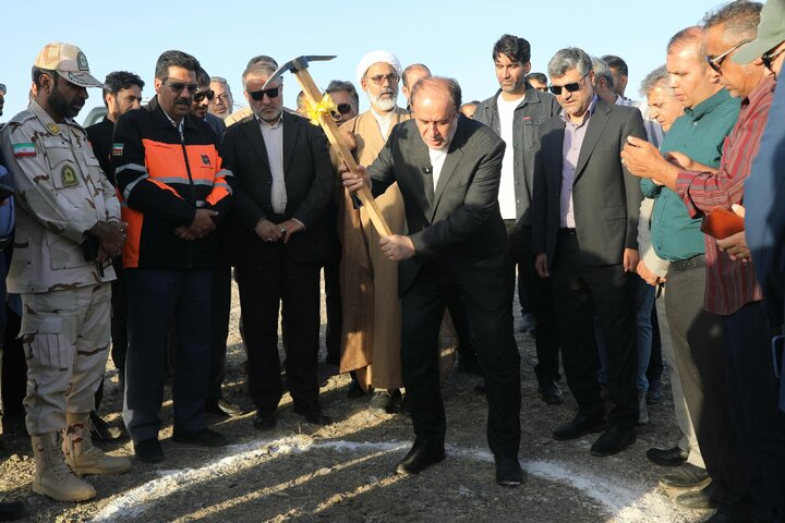 کلنگ‌زنی پروژه دروازه قرآن نهبندان با حضور نایب رئیس مجلس