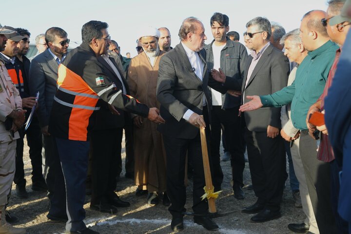 کلنگ‌زنی پروژه دروازه قرآن نهبندان با حضور نایب رئیس مجلس