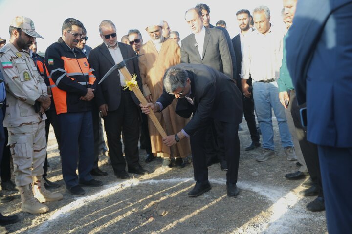 کلنگ‌زنی پروژه دروازه قرآن نهبندان با حضور نایب رئیس مجلس