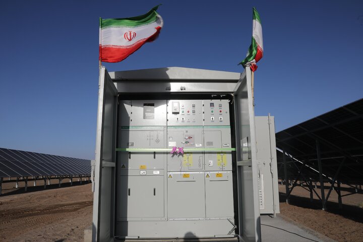 افتتاح نیروگاه خورشیدی ۳ مگاواتی نهبندان با حضور نایب رئیس مجلس