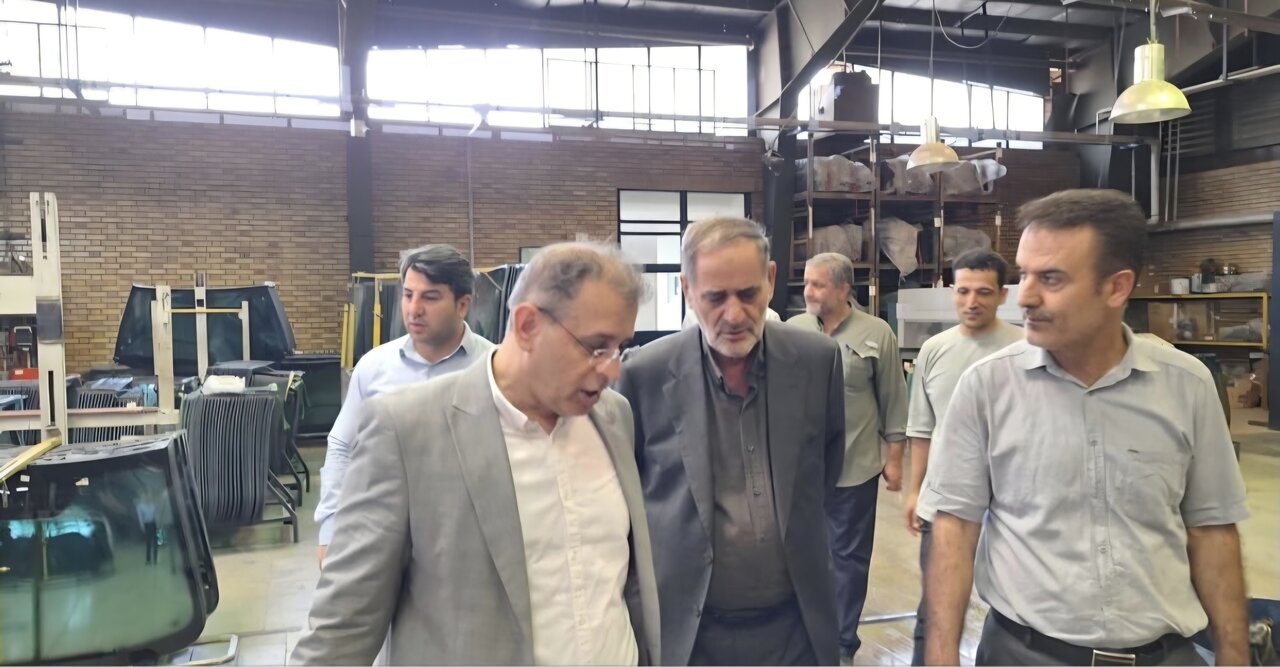 بازدید عباسپور از شرکت تولیدی شیشه بهنور