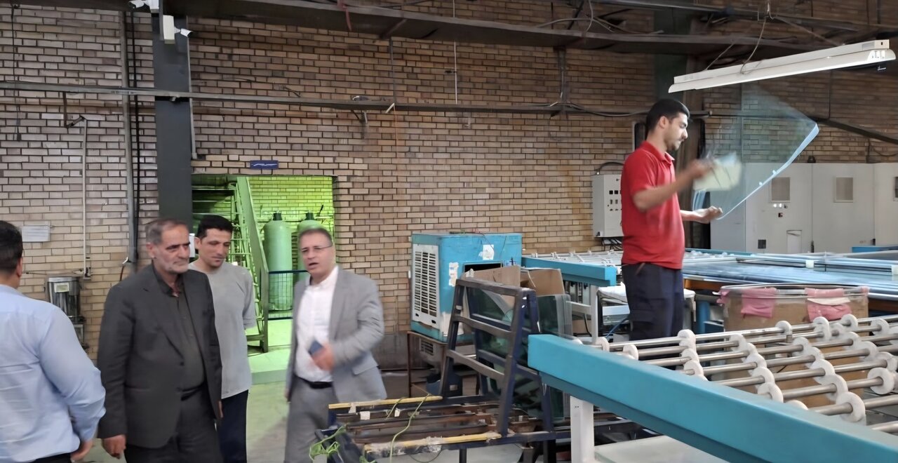 بازدید عباسپور از شرکت تولیدی شیشه بهنور