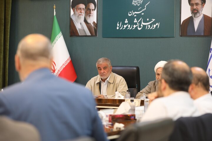 نشست کمیسیون شوراها برای بررسی طرح تحقیق و تفحص مدیریت پسماند استان گیلان