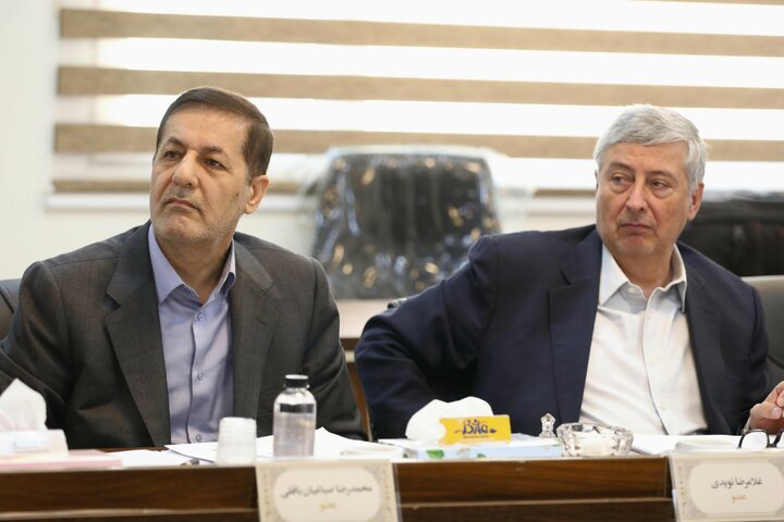 نشست کمیسیون شوراها برای بررسی طرح تحقیق و تفحص مدیریت پسماند استان گیلان
