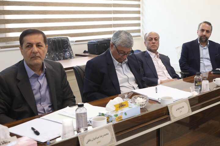 نشست کمیسیون شوراها برای بررسی طرح تحقیق و تفحص مدیریت پسماند استان گیلان