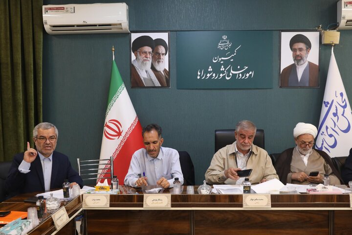 نشست کمیسیون شوراها برای بررسی طرح تحقیق و تفحص مدیریت پسماند استان گیلان