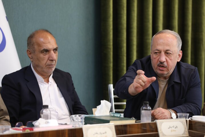 نشست کمیسیون شوراها برای بررسی طرح تحقیق و تفحص مدیریت پسماند استان گیلان