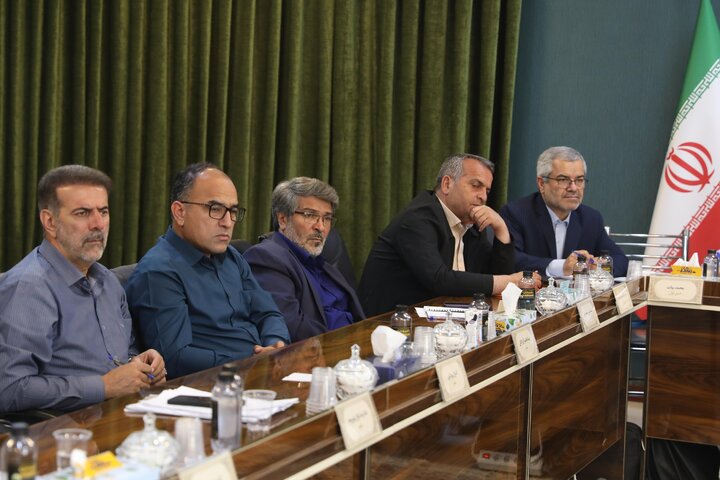 نشست کمیسیون شوراها برای بررسی طرح تحقیق و تفحص مدیریت پسماند استان گیلان