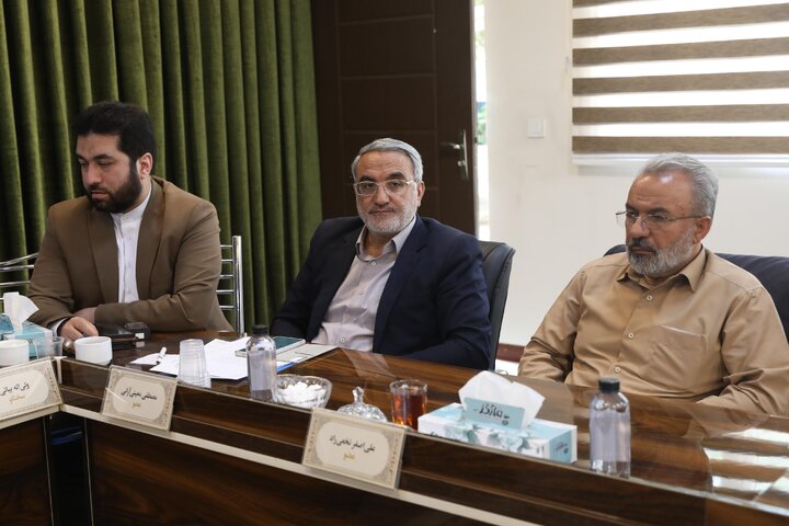 نشست کمیسیون شوراها برای بررسی طرح تحقیق و تفحص مدیریت پسماند استان گیلان