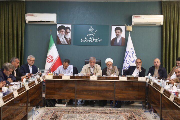 نشست کمیسیون شوراها برای بررسی طرح تحقیق و تفحص مدیریت پسماند استان گیلان