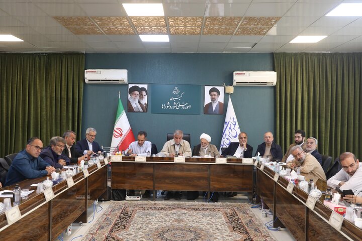 نشست کمیسیون شوراها برای بررسی طرح تحقیق و تفحص مدیریت پسماند استان گیلان